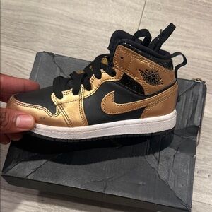 Nike Kids Shoes Black and Gold